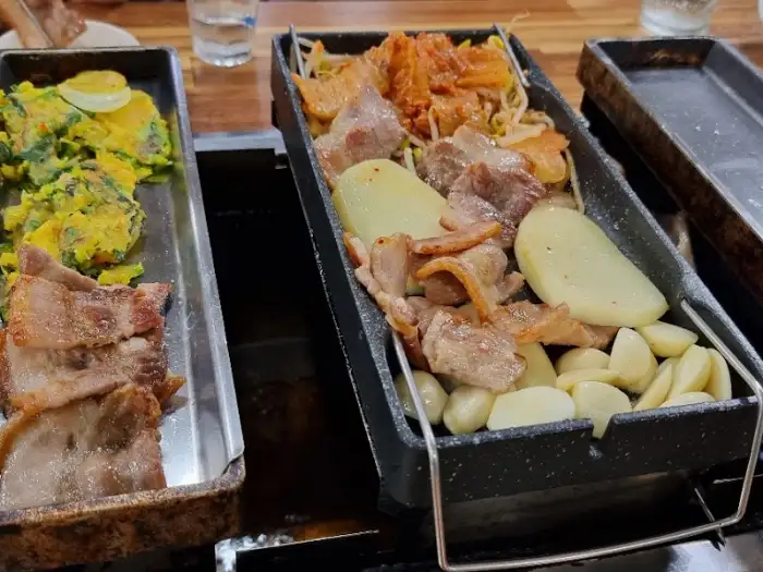 다양한 고기 구이 재료 이미지