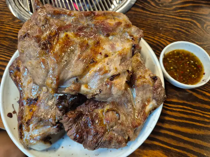 머시기쪽갈비 신림점 뼈갈비와 소스