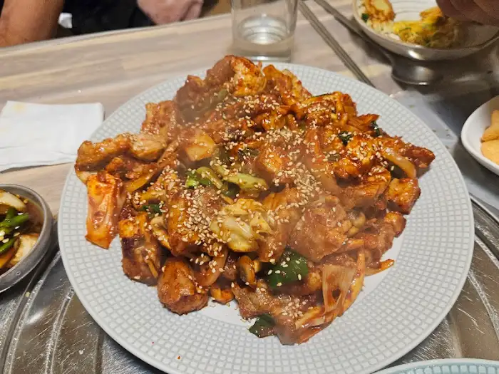 매콤달콤한 돼지 두루치기