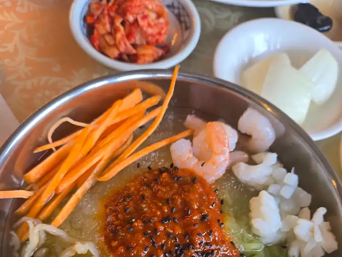 테이블 세팅과 곁들임 찬