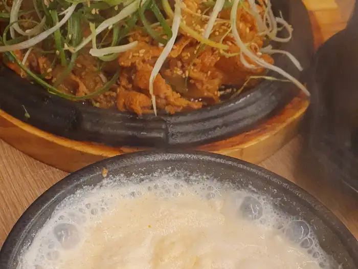 콩탕과 고기 요리 조합