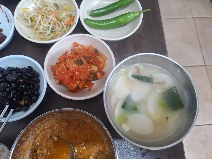 다양한 밑반찬 사진