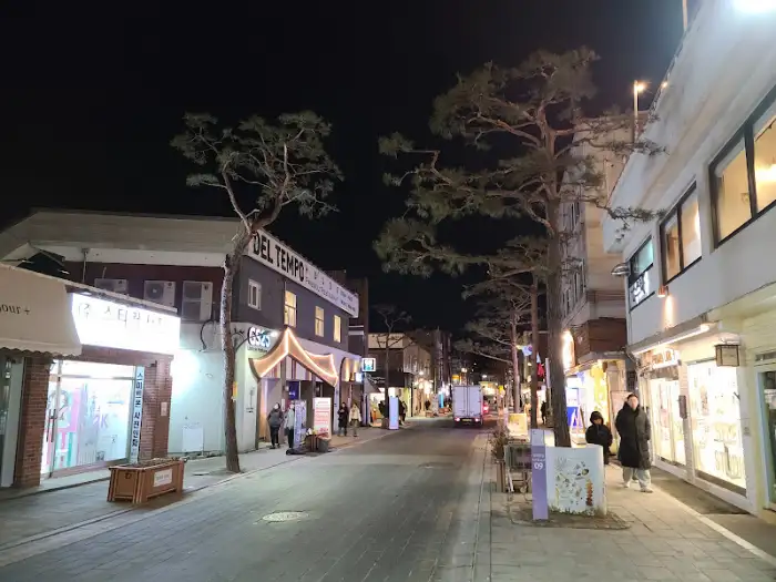 행리단길 밤거리 풍경