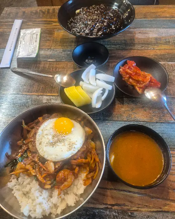 윤기 나는 짜장면