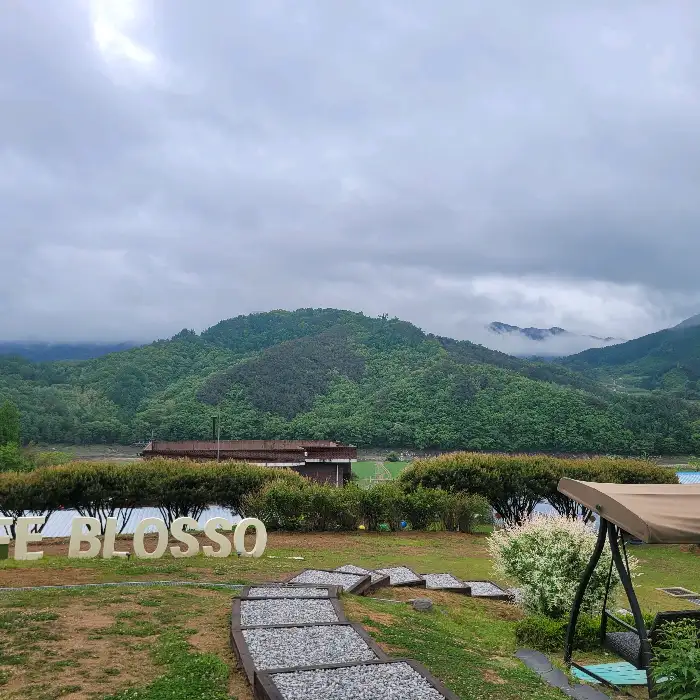 거창의 산 능선과 주변 풍경