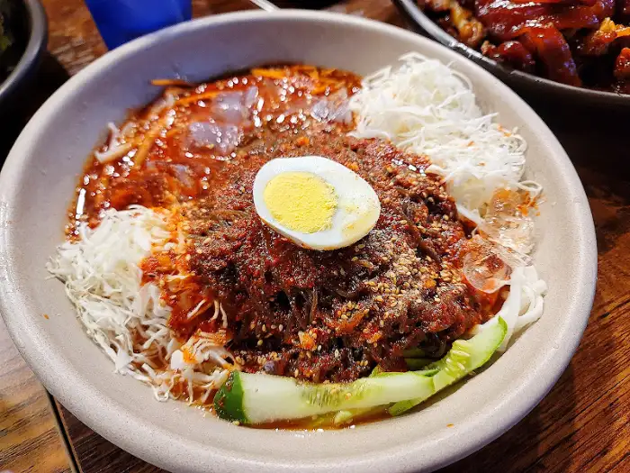 다시 한번 보여주는 막국수 비주얼