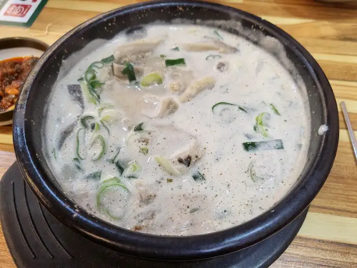 먹음직스러운 해장국 비주얼.