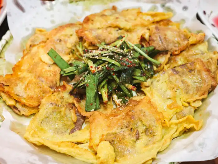 바삭하게 부쳐낸 소고기 육전
