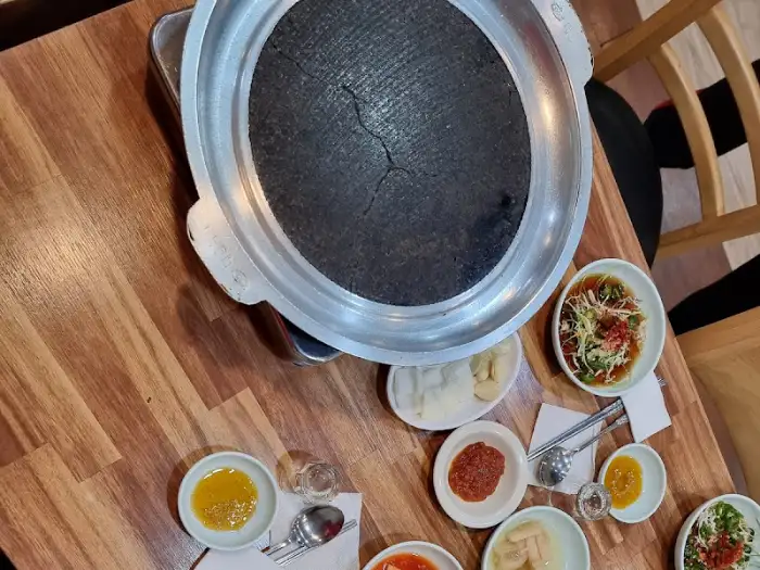 기본 찬과 불판 세팅