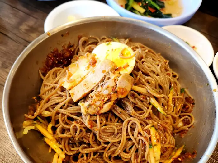 막국수와 계란, 편육