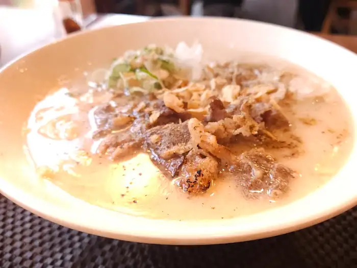 진한 국물의 카라이 규코츠 라멘