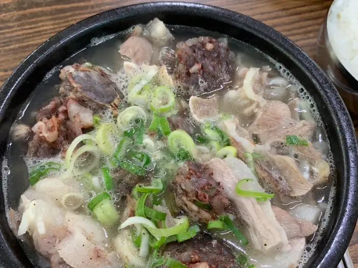 먹음직스러운 오징어 석쇠구이