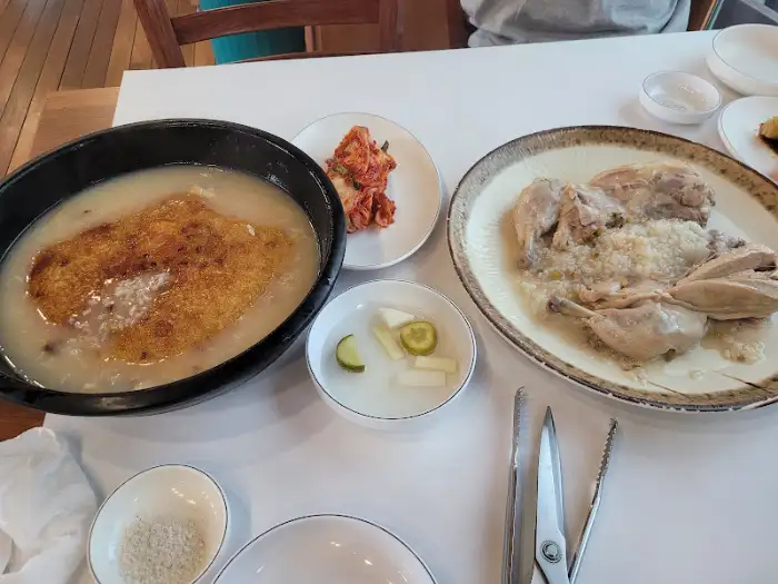 푸짐한 누룽지백숙 한 상차림