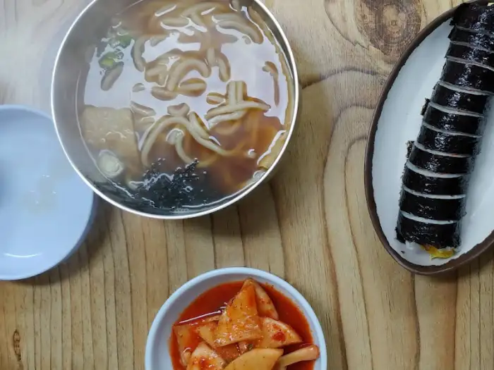 우동과 김밥, 깍두기