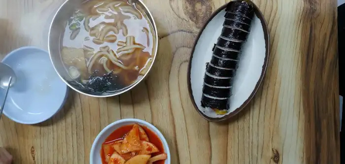 우동과 김밥, 깍두기 항공샷