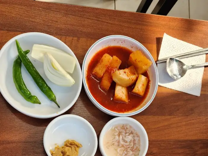 깍두기와 쌈장, 새우젓 사진