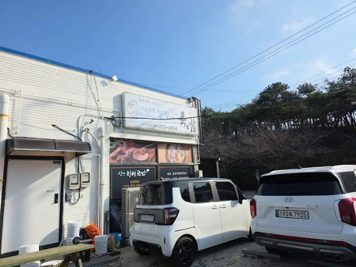 건물 입구 모습