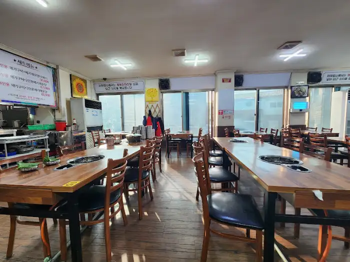 식당 내부의 테이블석 모습