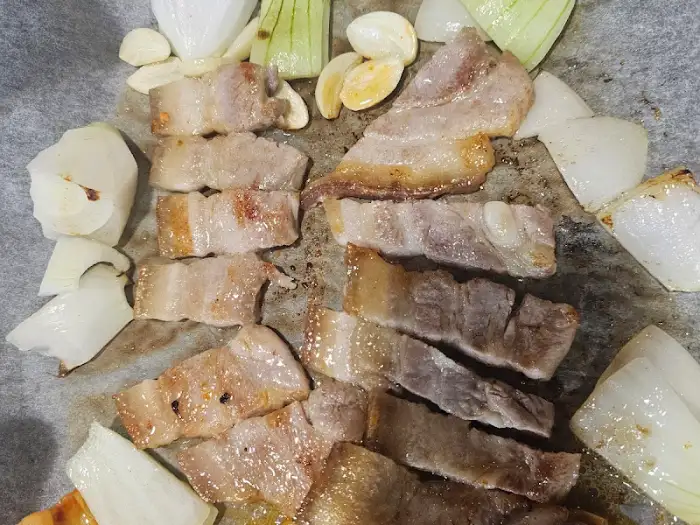 삼겹살 굽는 모습