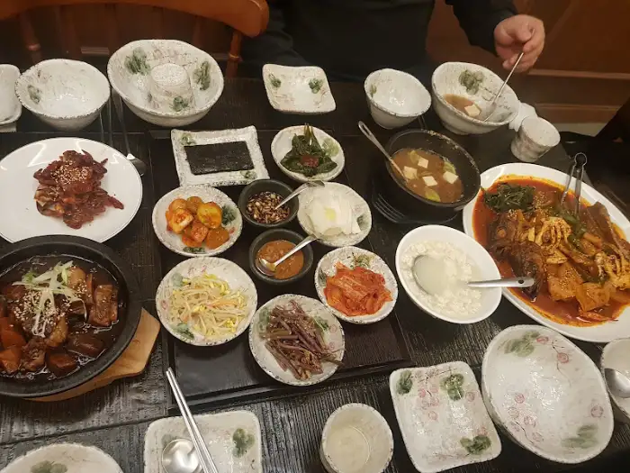 푸짐하게 차려진 한 상 차림