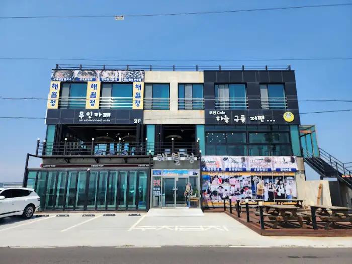 넓고 쾌적한 식당 외관