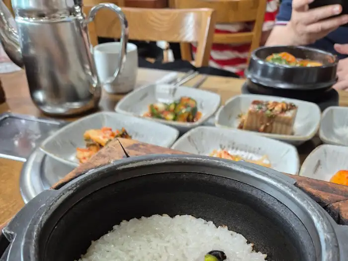 돌솥밥과 밑반찬