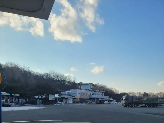 옥천휴게소 부산방향 전경