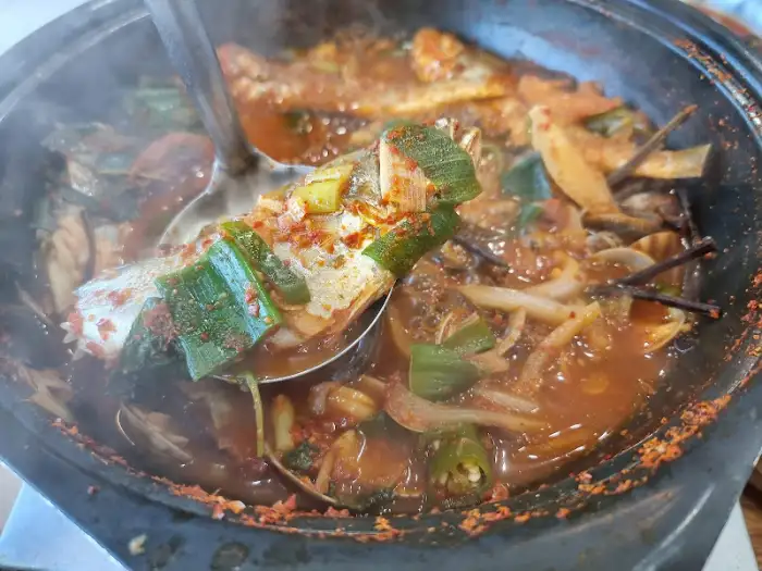 김치찌개가 끓고 있는 모습