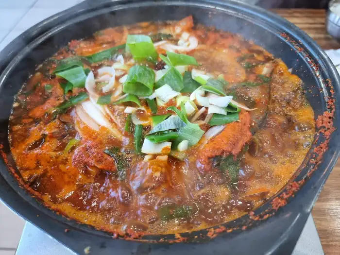 따뜻한 밥과 함께 나온 김치찌개