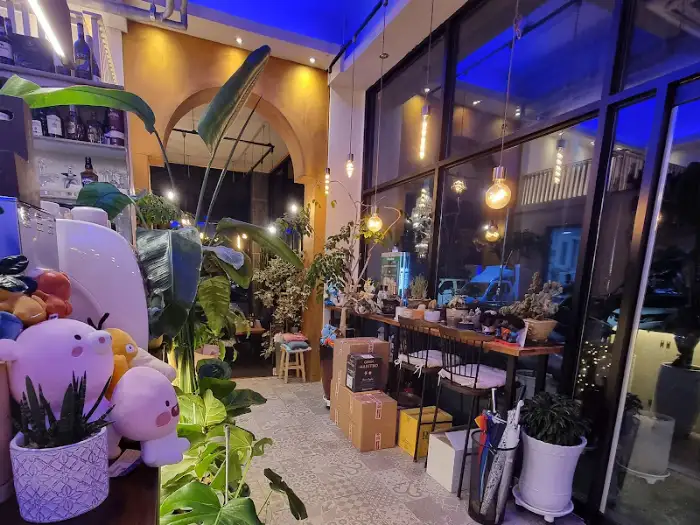가게 입구 및 내부 모습