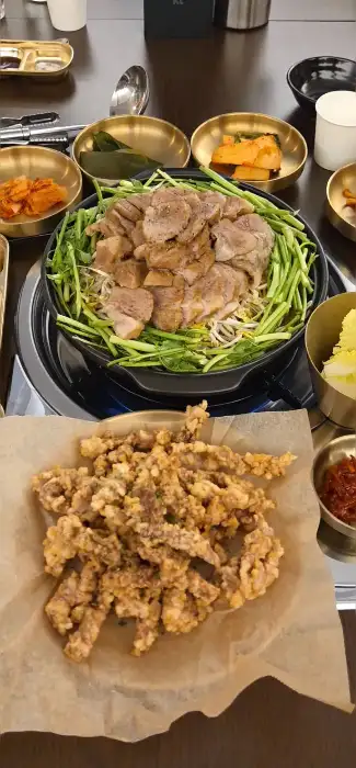 수제 고기튀김과 수육전골