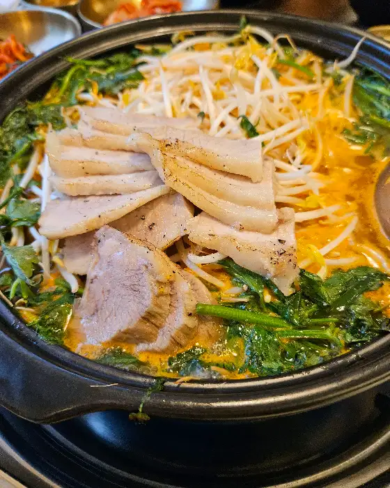 끓고 있는 수육전골