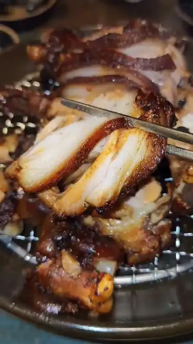 부드럽고 윤기 나는 족발 단면