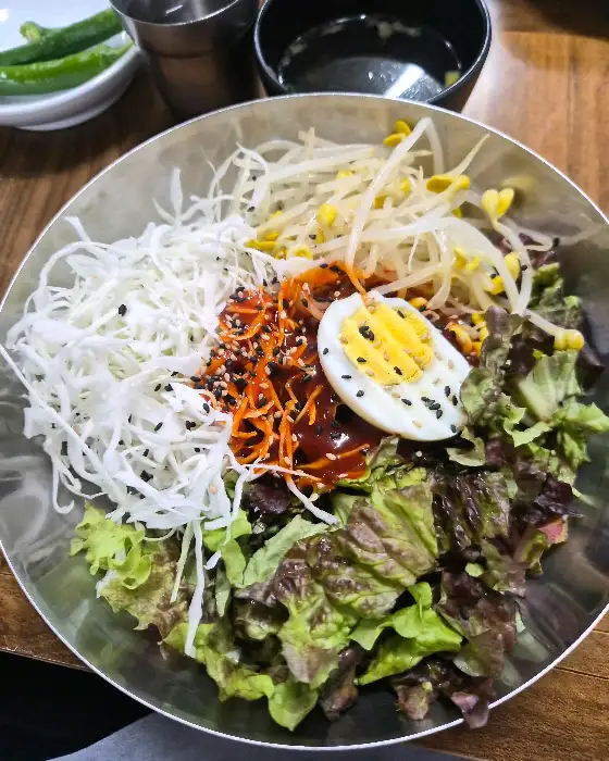 미나리 육회비빔밥