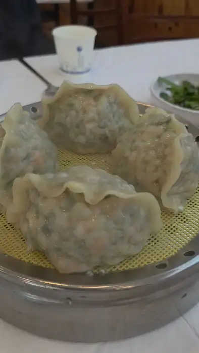 김이 모락모락 나는 따뜻한 만두