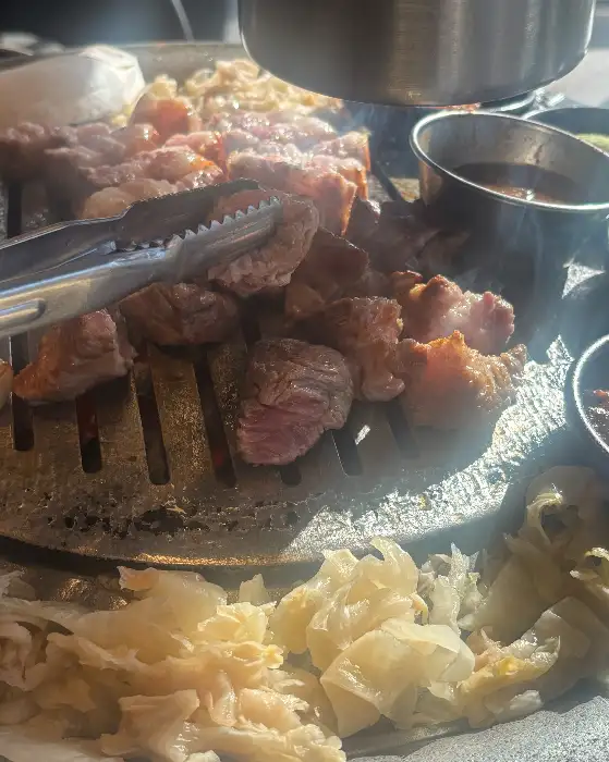 노릇하게 구워지는 항정살