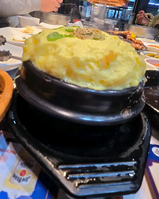 먹음직스럽게 차려진 계란찜