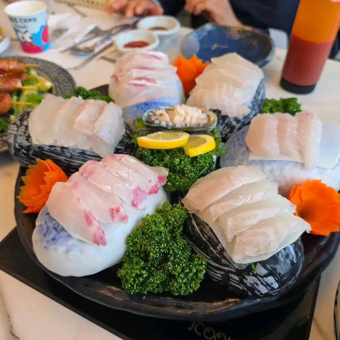 신선한 모둠회 플레이팅