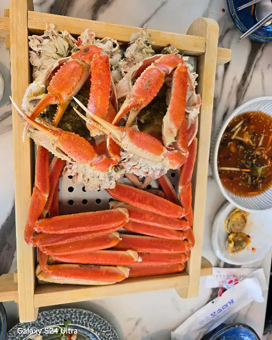 먹기 좋게 손질된 대게