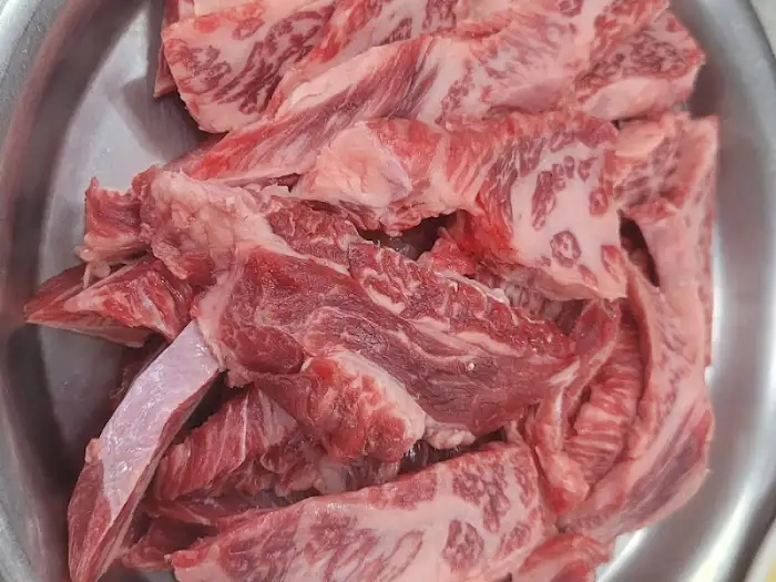 마블링이 살아있는 생갈비살 클로즈업