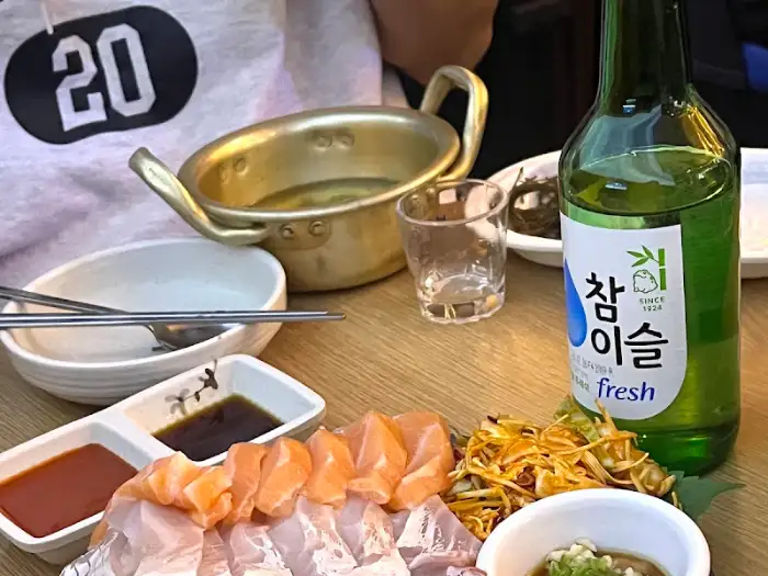 다채로운 해산물과 곁들임 메뉴