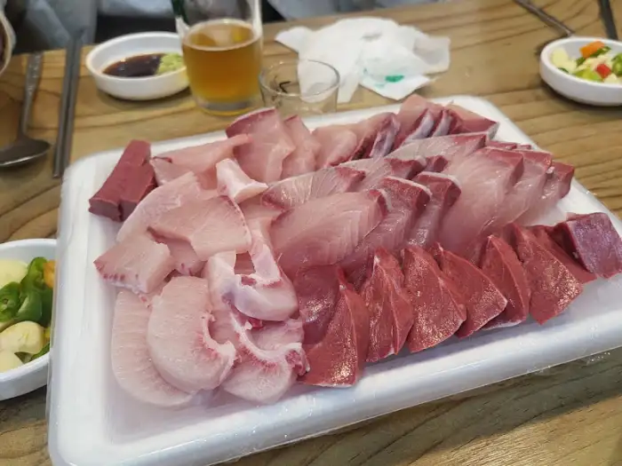 두툼한 대방어회