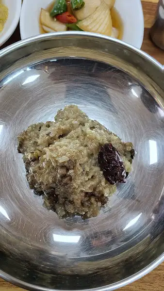 찹쌀밥 위에 올라간 대추