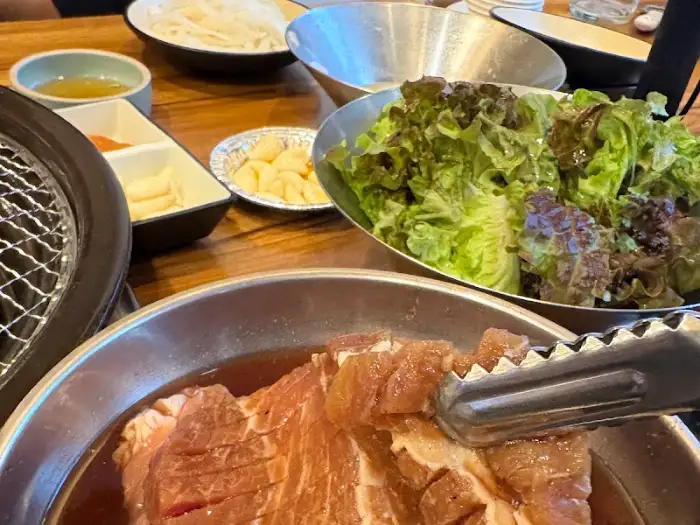 신선한 쌈 채소와 곁들임