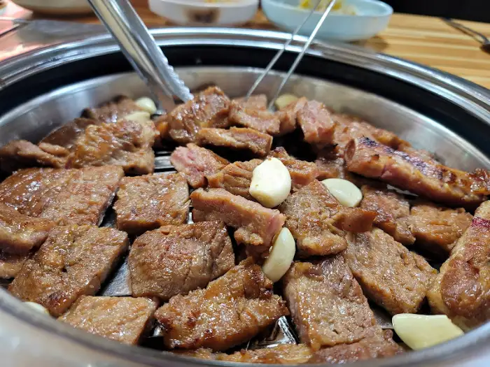 육즙 가득한 통통돼지 삼겹살