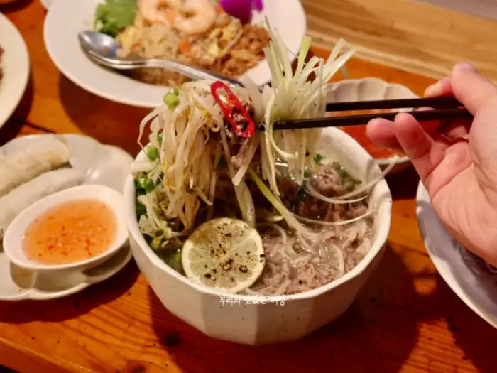 비빔 쌀국수 섭취