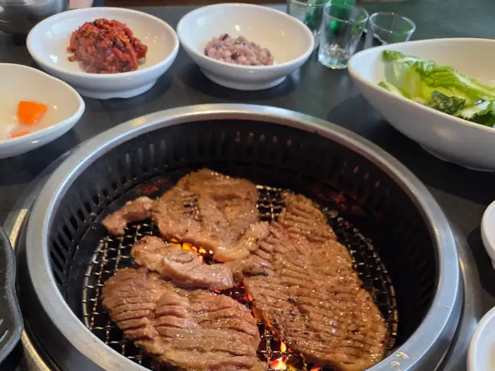 잘 구워진 갈비 근접샷