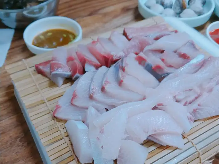 다양한 부위의 대방어회