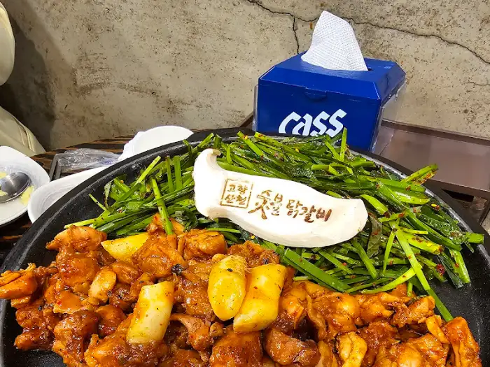 닭갈비와 곁들임 채소