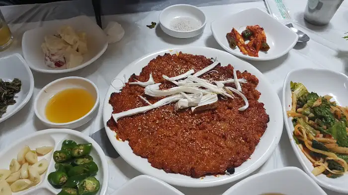 푸짐한 닭갈비 한 판